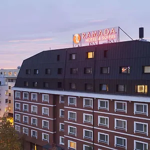 Ramada & By Wyndham North 4* Bükreş